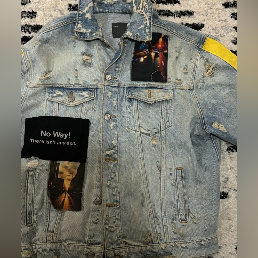 Zara denim jacket in great condition, gently worn."